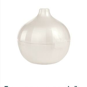 Tupperware Pearl Colored Onion Container